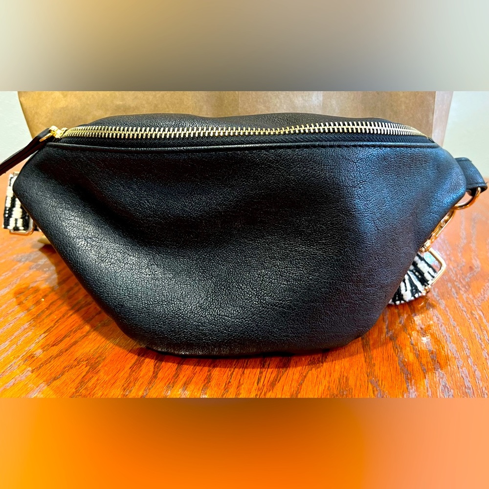 Fanny Pack-13”W x 8”H x 3”D (26-1/2" 1-1/2 wide) additional black strap included